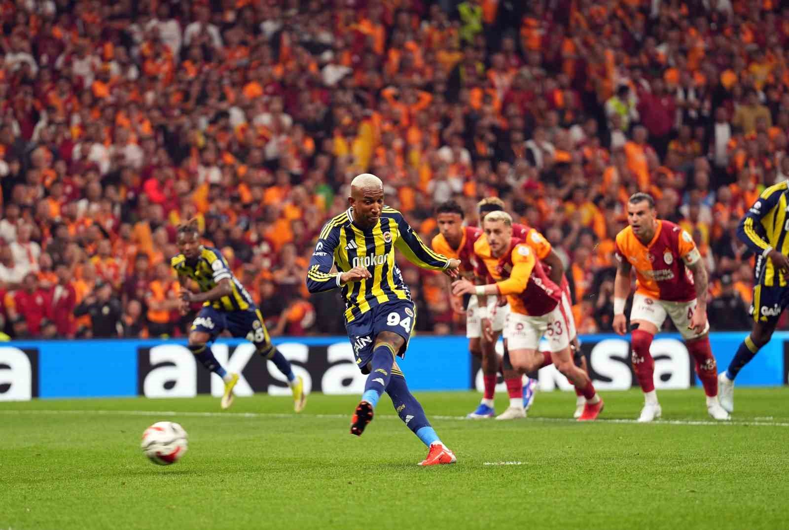 Talisca, derbide penaltı kaçırdı

