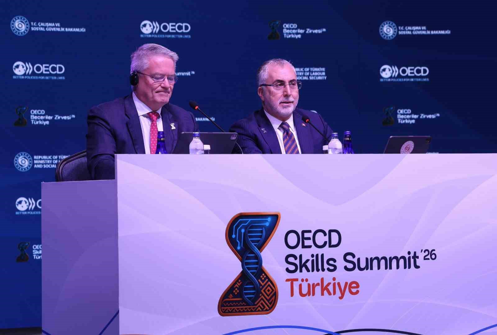 Bakan Işıkhan: ’’İş gücü piyasalarında yaşanan küresel değişimleri risk değil fırsat olarak görüyoruz’’
