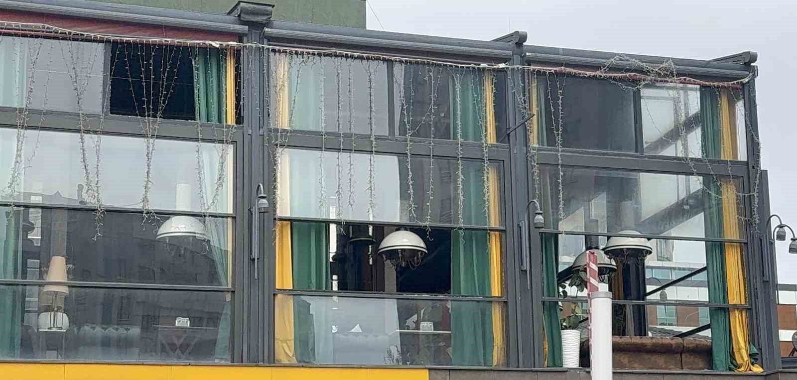 17 yaşındaki saldırgan işyerini kurşunladı, üzerinden el bombası çıktı
