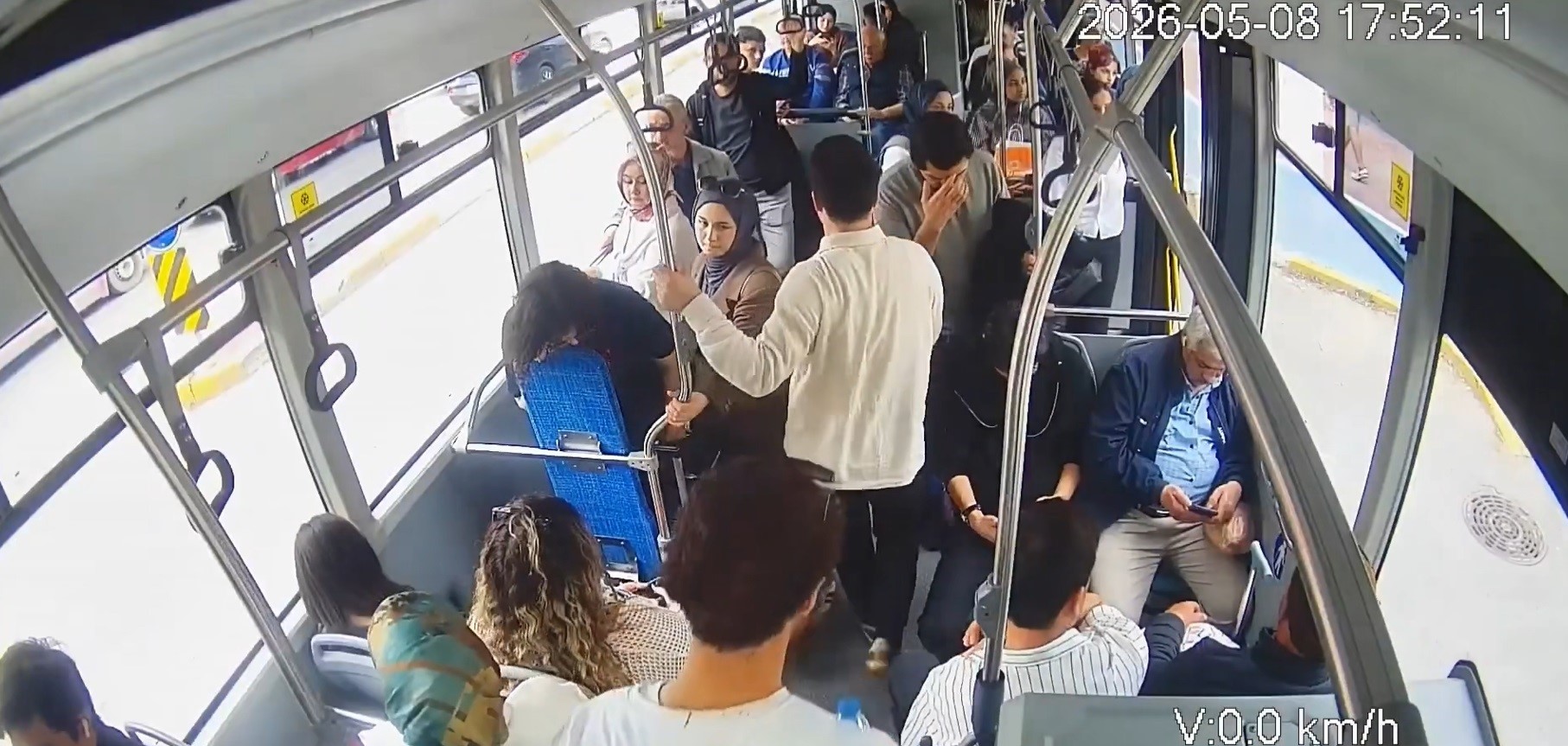 Şoför sürdü, sağlık çalışanı müdahale etti!
