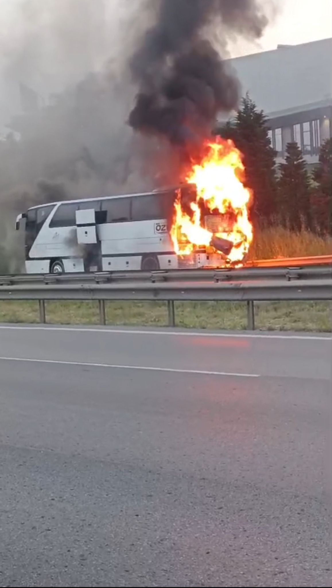 TEM'de yolcu otobüsü alev alev yandı!
