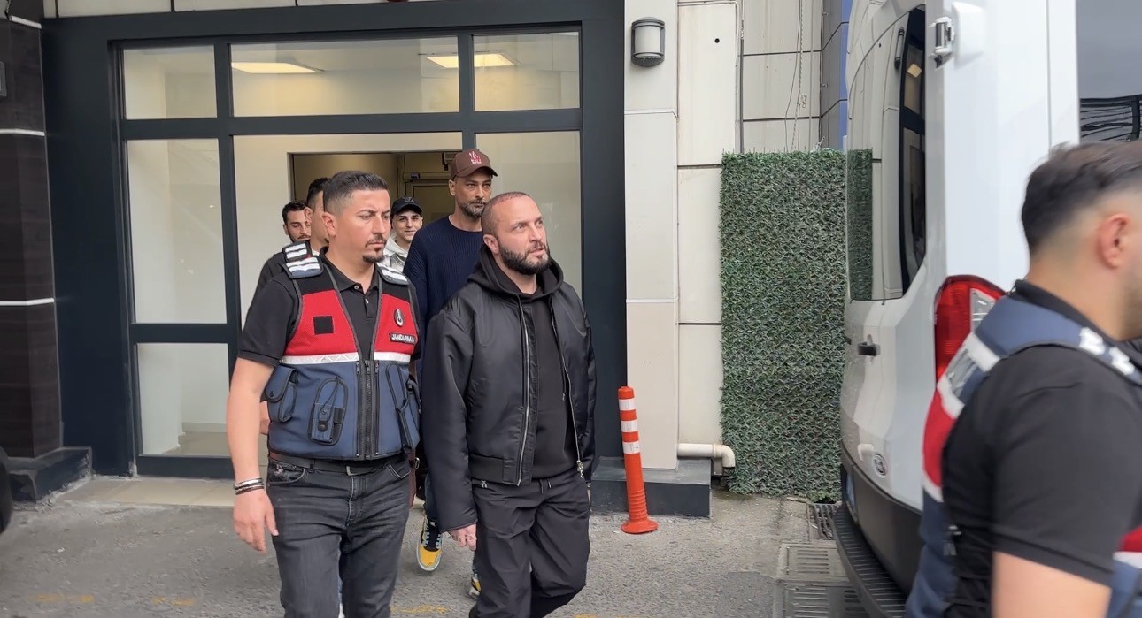 Gözaltına alınan ünlüler sağlık kontrolünden geçirildi