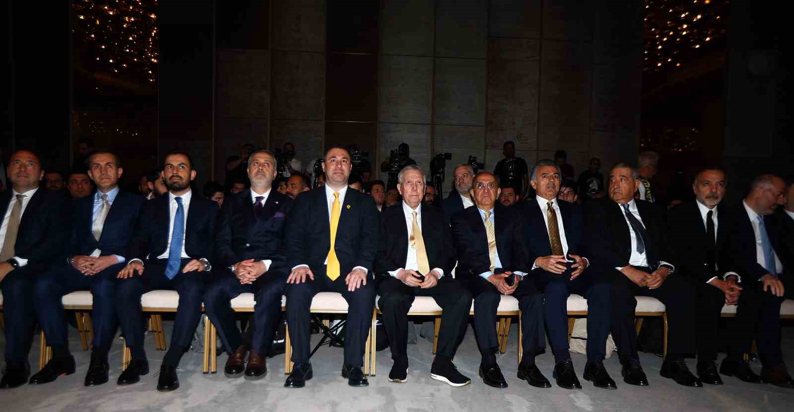Aziz Yıldırım: "En büyük Fener sezonu başlamıştır"
