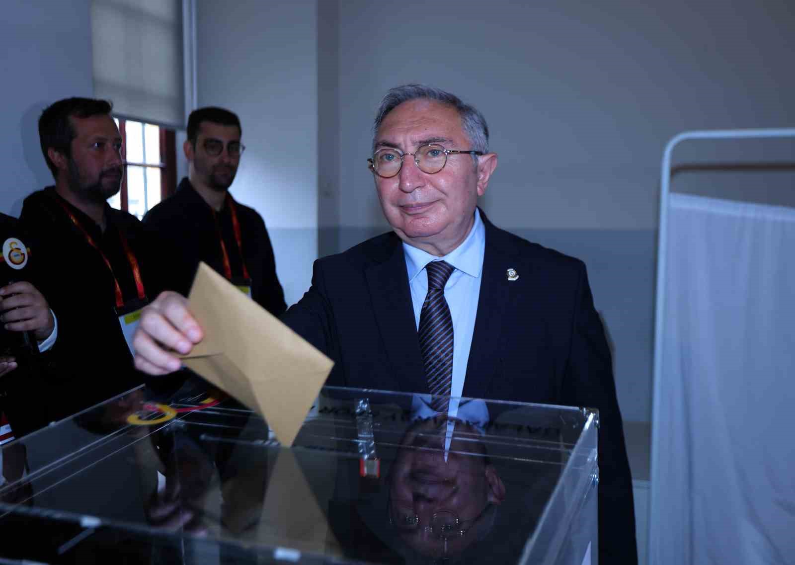 Galatasaray’da oy verme işlemi başladı
