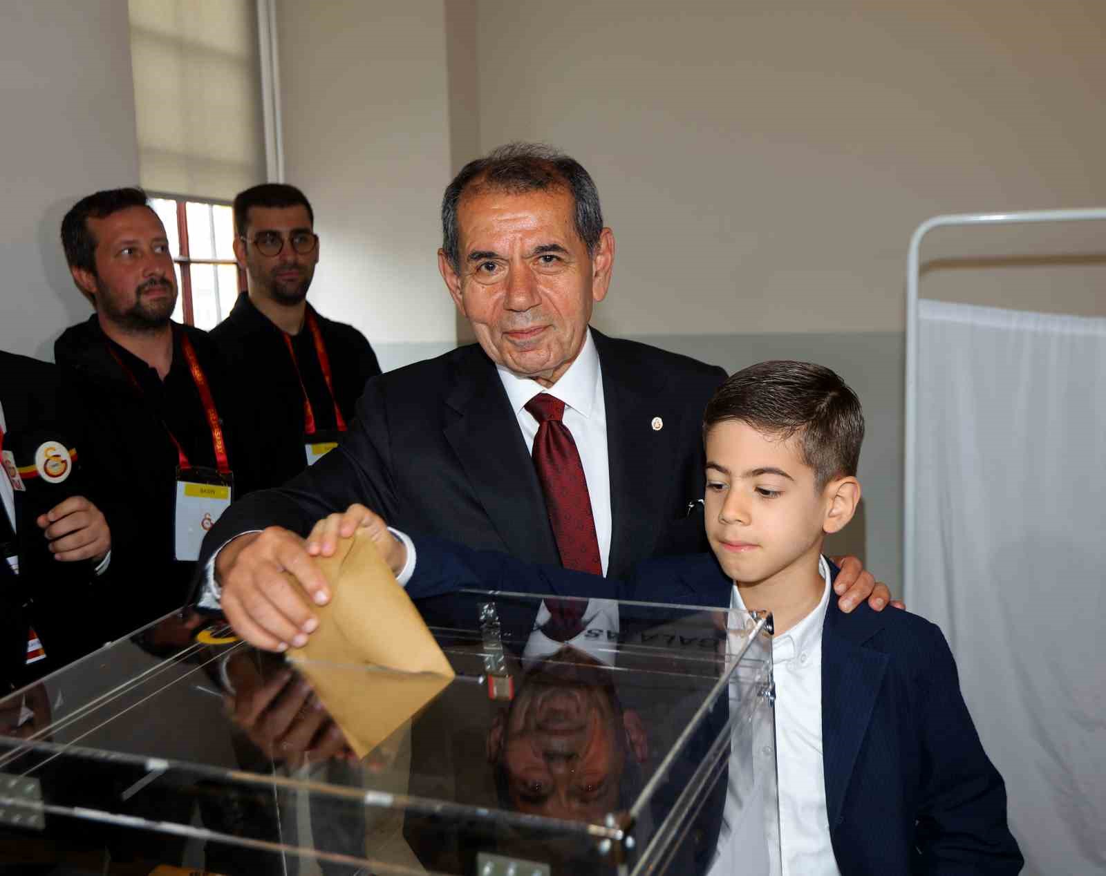 Dursun Özbek oyunu kullandı
