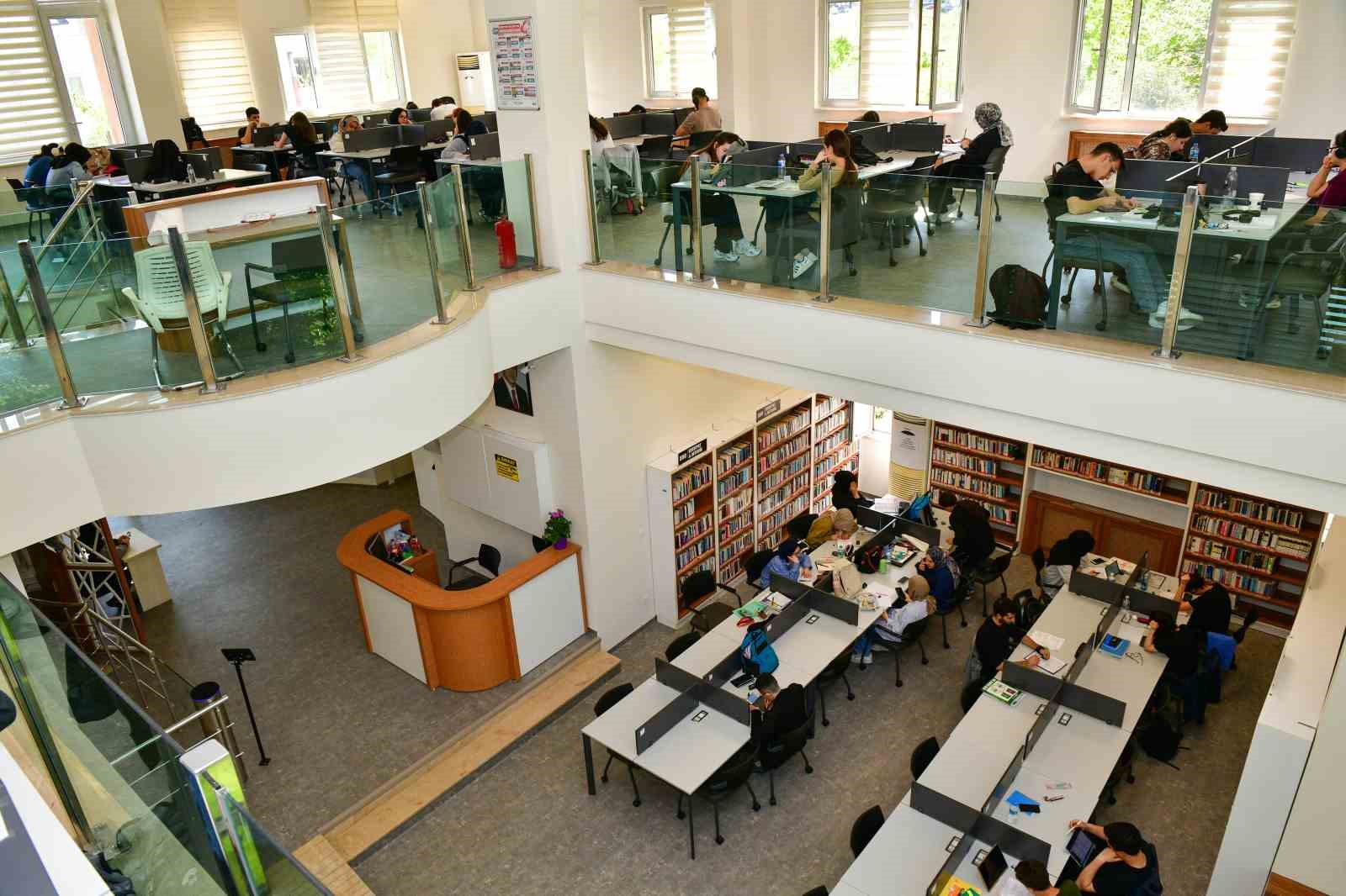 Sezai Karakoç Kütüphanesi yenilenen yüzüyle hizmete açıldı