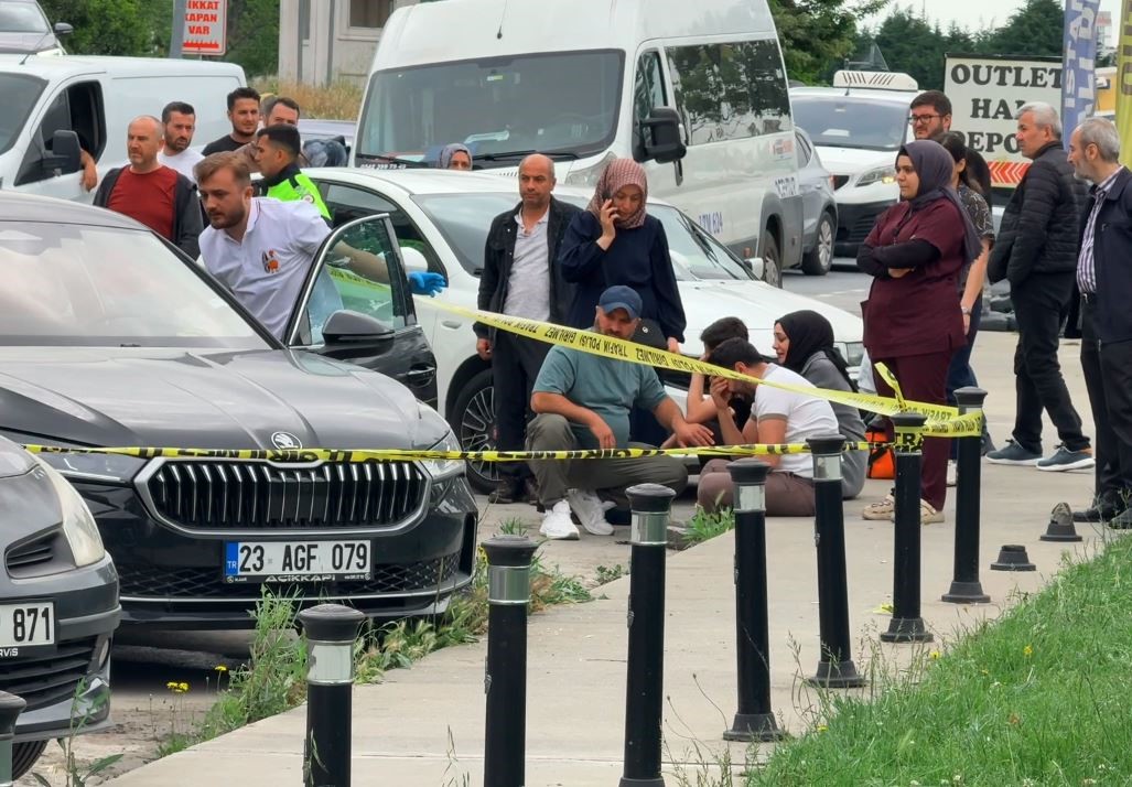 Bağcılar’da bir kişi otomobilin bagajında ölü bulundu
