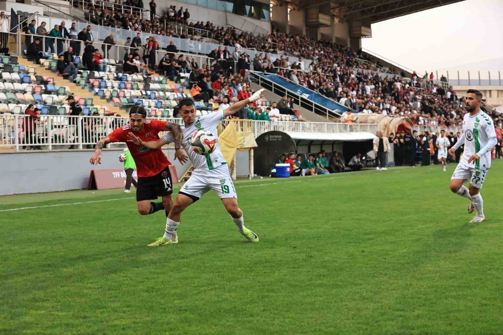 Gölcükspor, 5 yıl aradan sonra 3. TFF Lig’e yükseldi