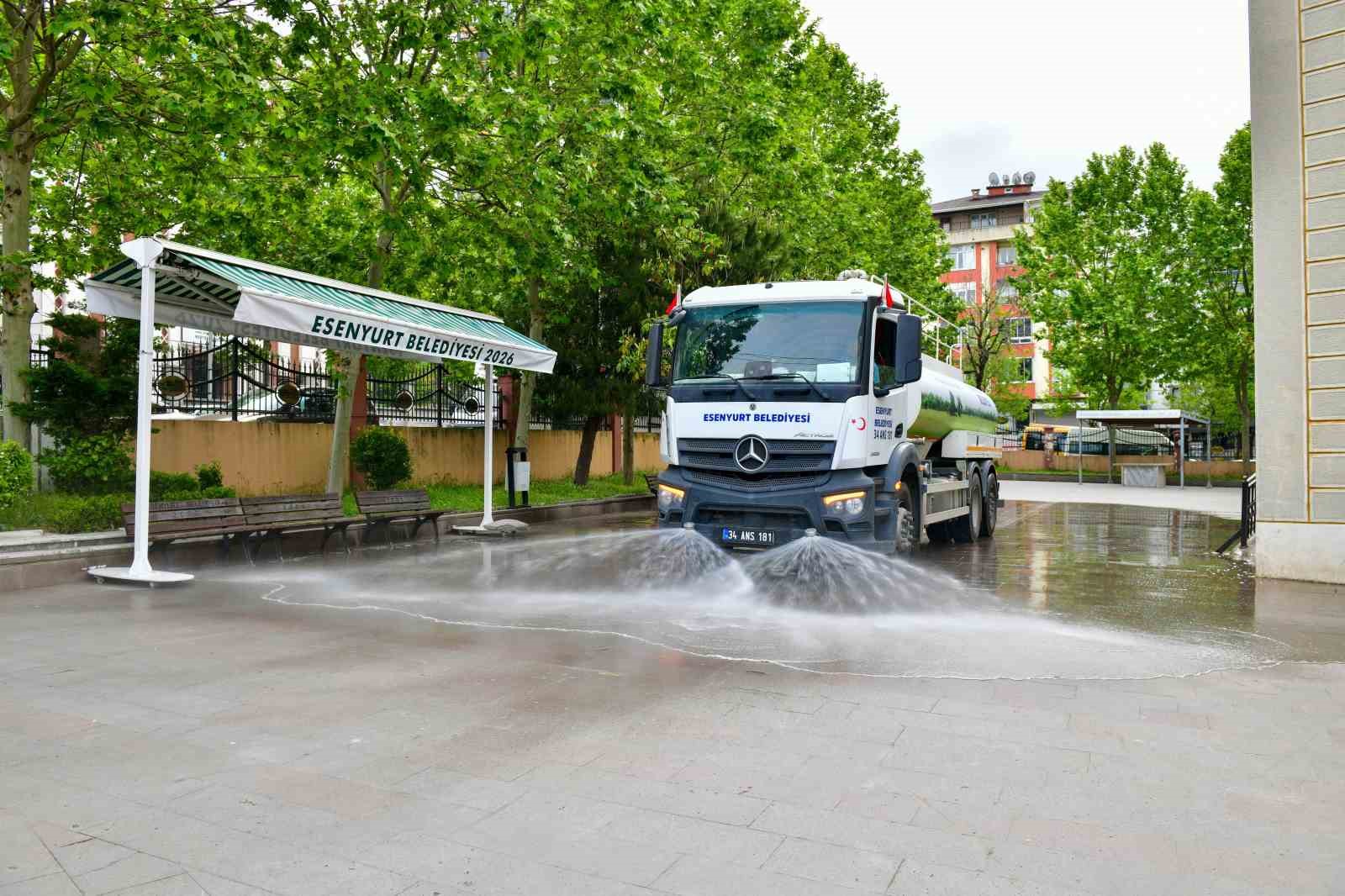 Esenyurt’ta bayram öncesi kapsamlı temizlik seferberliği
