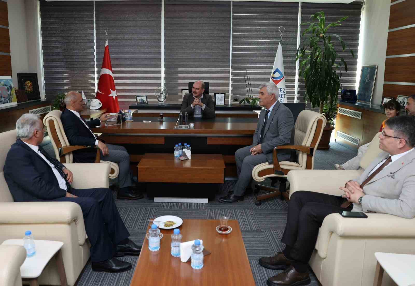 Hem bayramlaştılar hem de ilçe gündemini değerlendirdiler
