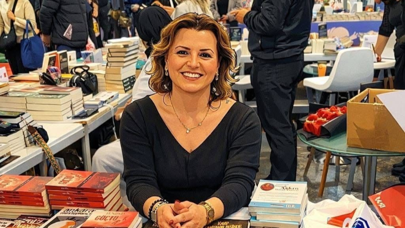 Bayram ziyaretine giden Yazar Ayten Öztürk bıçaklanarak öldürüldü