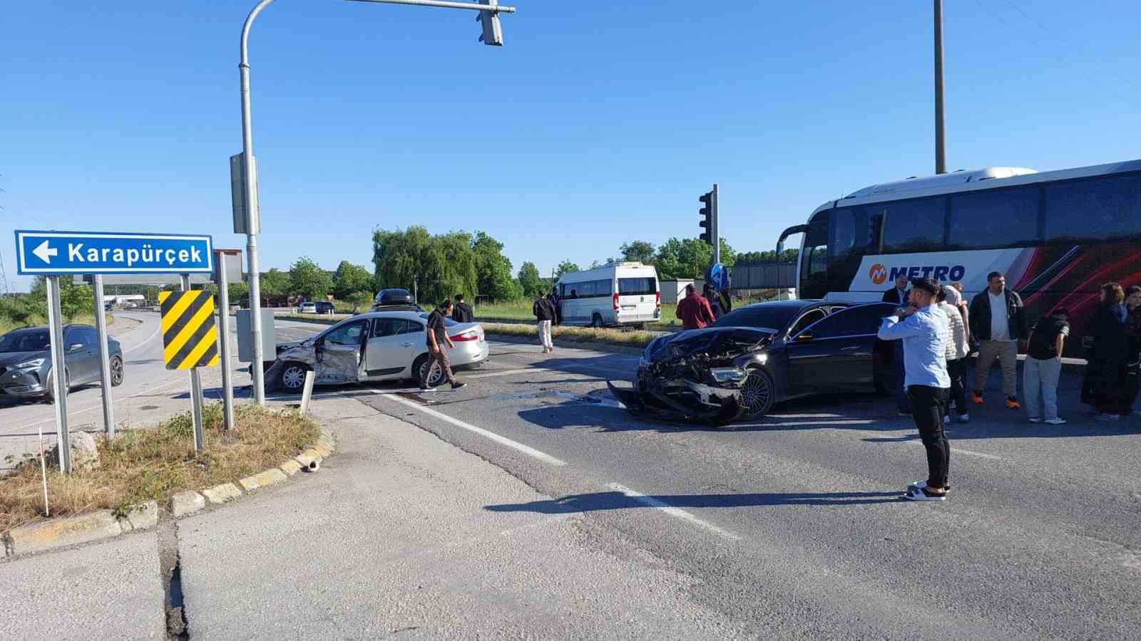 Sakarya’da zincirleme kaza: 3’ü çocuk 5 yaralı
