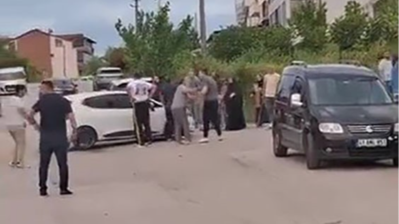 Aileler arasında silahlı sopalı kavga: 5 yaralı