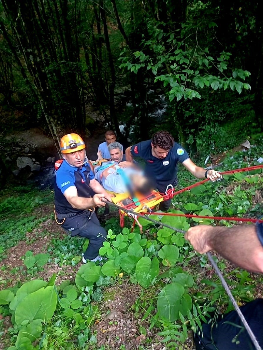 Yalova’da vadiye düşen motosikletli kurtarıldı
