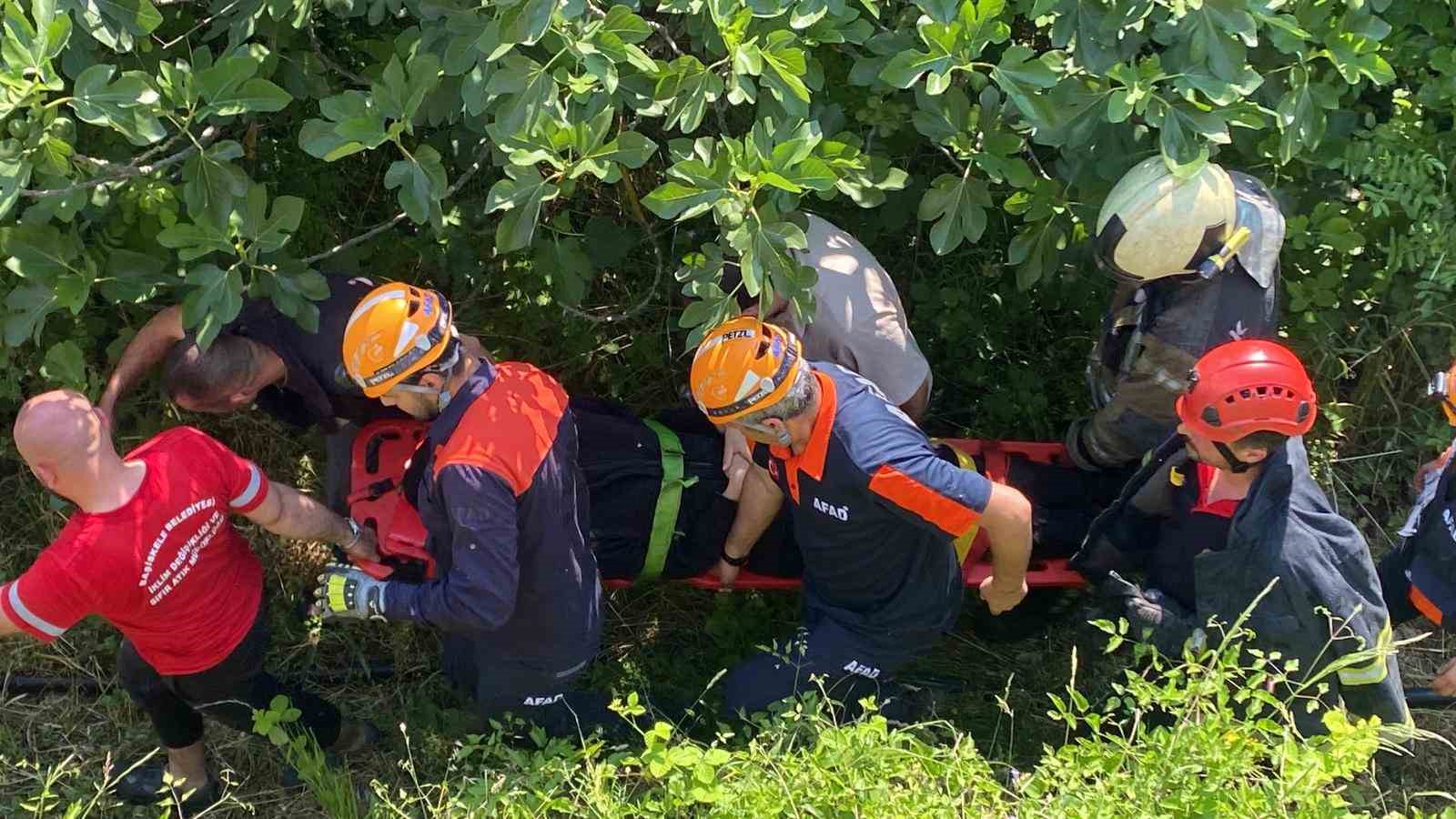 Direksiyonu kilitlenen otomobil 80 metreden uçtu