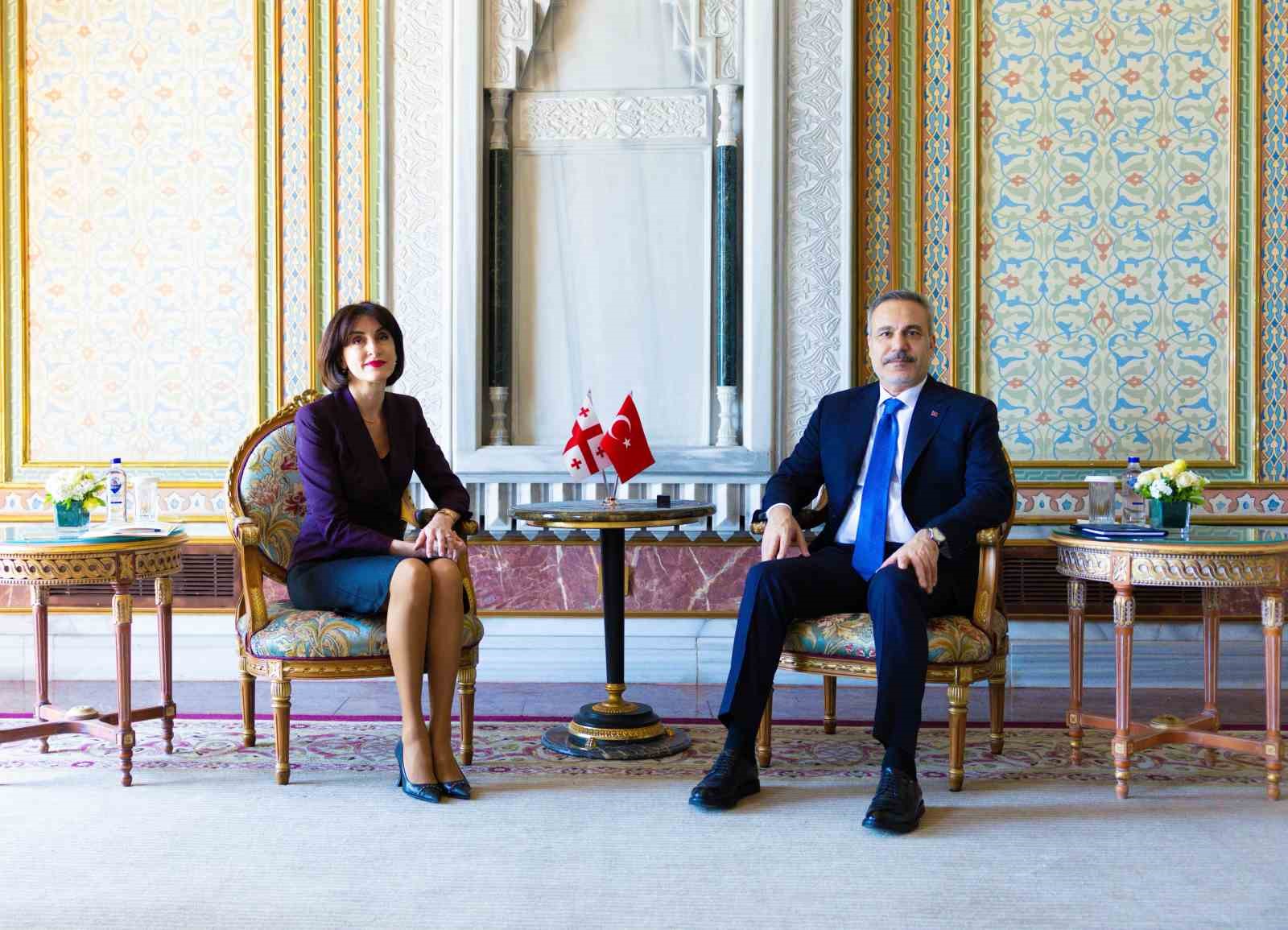 Bakan Fidan, Gürcistan Başbakan Yardımcısı ve Dışişleri Bakanı Maka Botchorishvili ile görüştü
