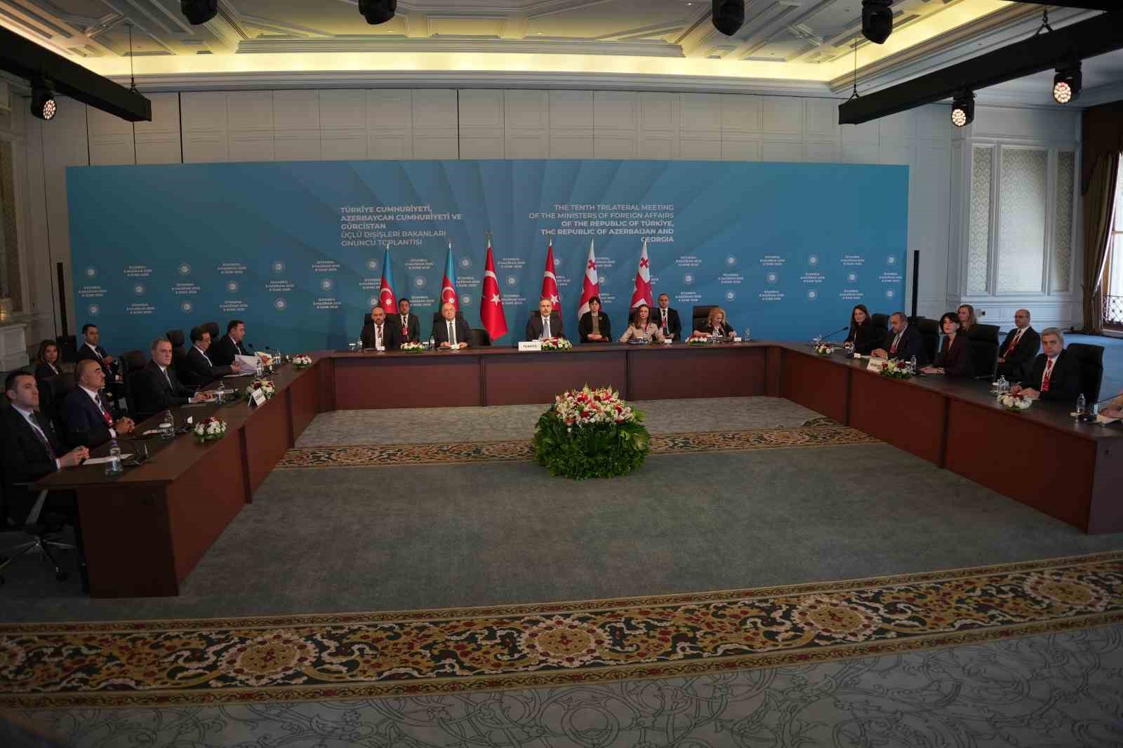 Azerbaycan ve Gürcistan Dışişleri Bakanları’ndan bölge için "barış" mesajı
