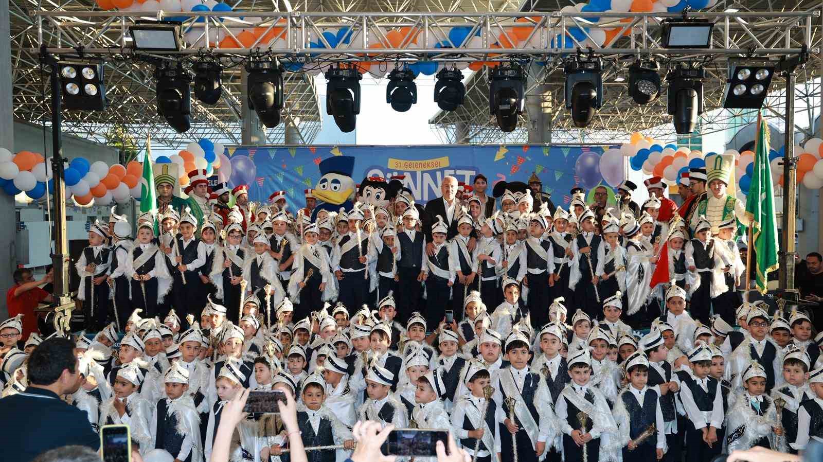 Gebze’deki sünnet şöleninde çocuklar doyasıya eğlendi