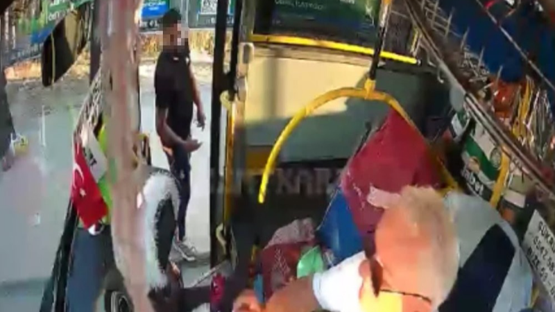 Penseyi silah gibi gösterip şoförü tehdit eden yolcu yakalandı