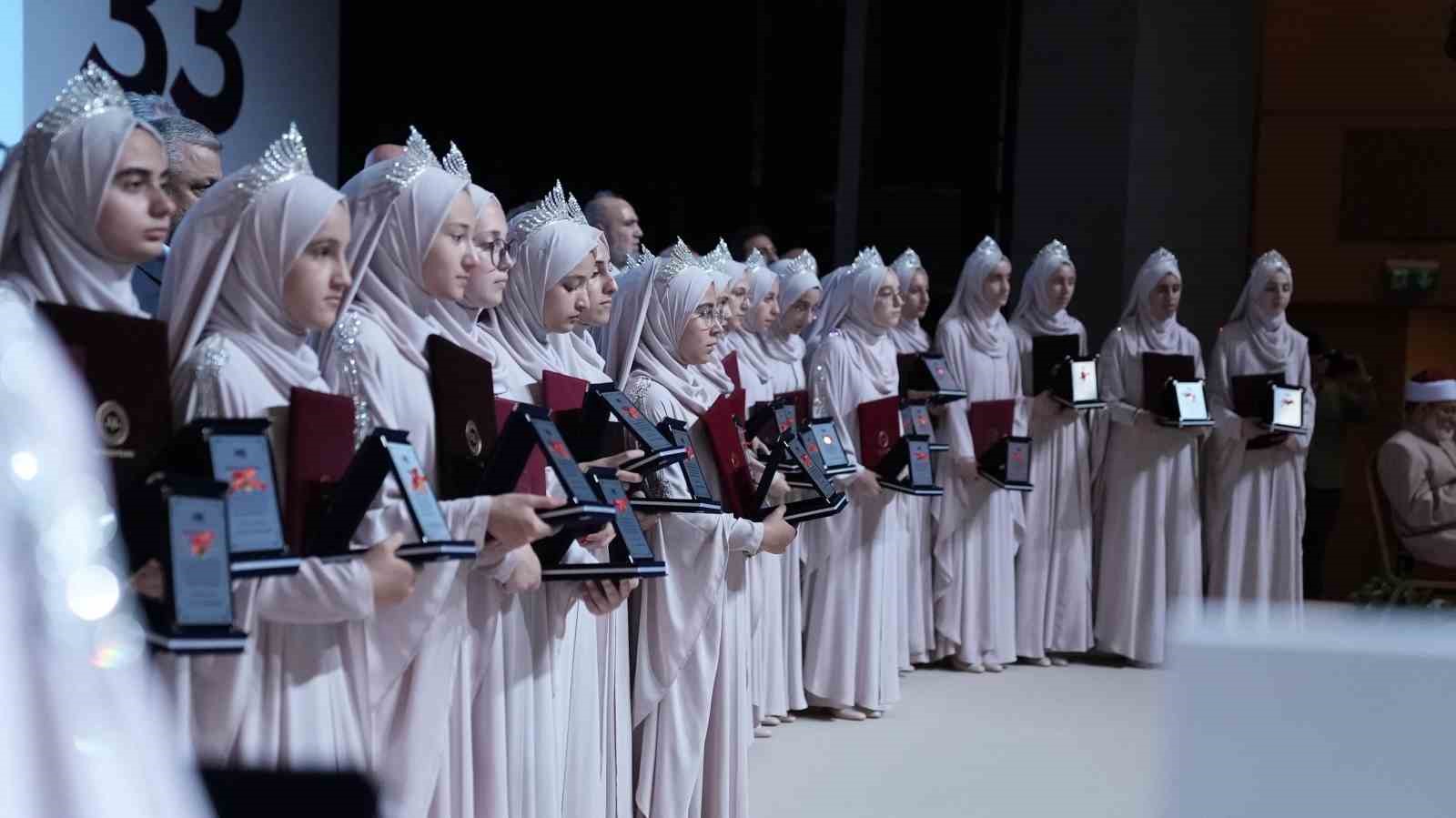 33 hafız icazetlerini dualarla aldı