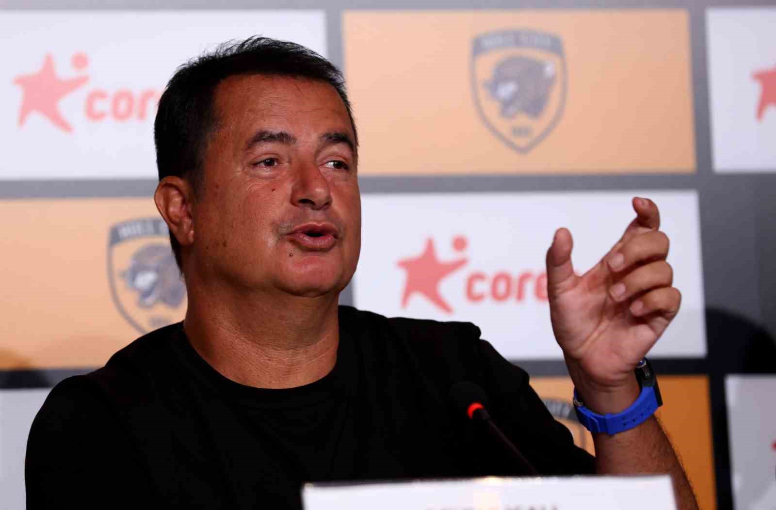 Acun Ilıcalı: "Türkiye, futbolcu transferi konusunda bizim için cazip değil"