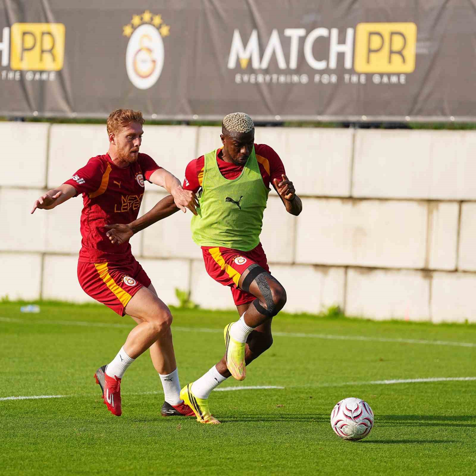 Galatasaray, günü çift antrenmanla tamamladı