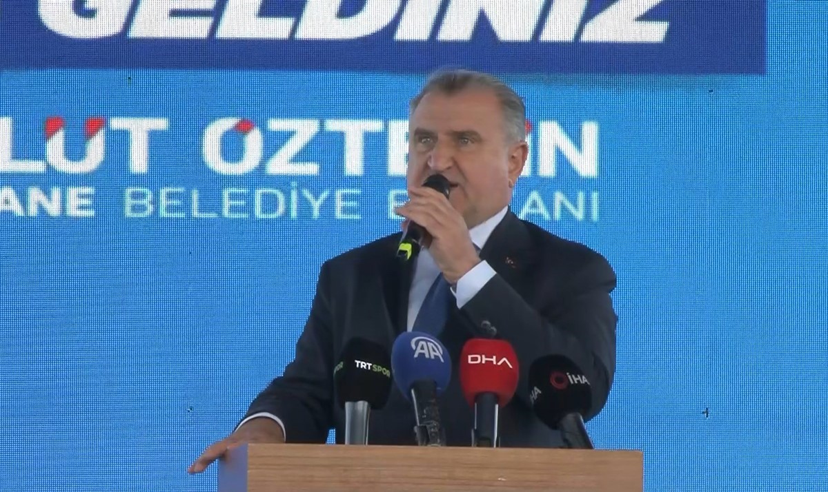 Osman Aşkın Bak: "Yüzme Bilmeyen Kalmasın’ projesiyle, bu zamana kadar yaklaşık 12 milyon çocuğumuza hizmet ettik"
