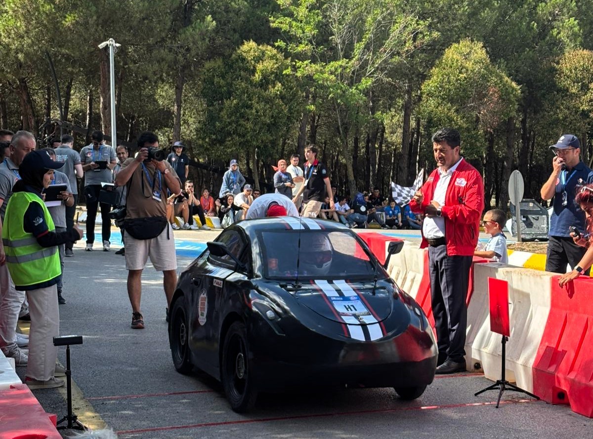 Elektrikli araç yarışmalarında 3 araçla finalist olan tek üniversite SUBÜ oldu
