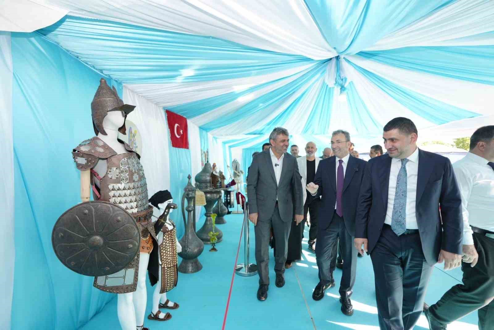 Hollywood’un çarıklarından Anadolu’nun bakırına uzanan el sanatları Pendik’te sergileniyor
