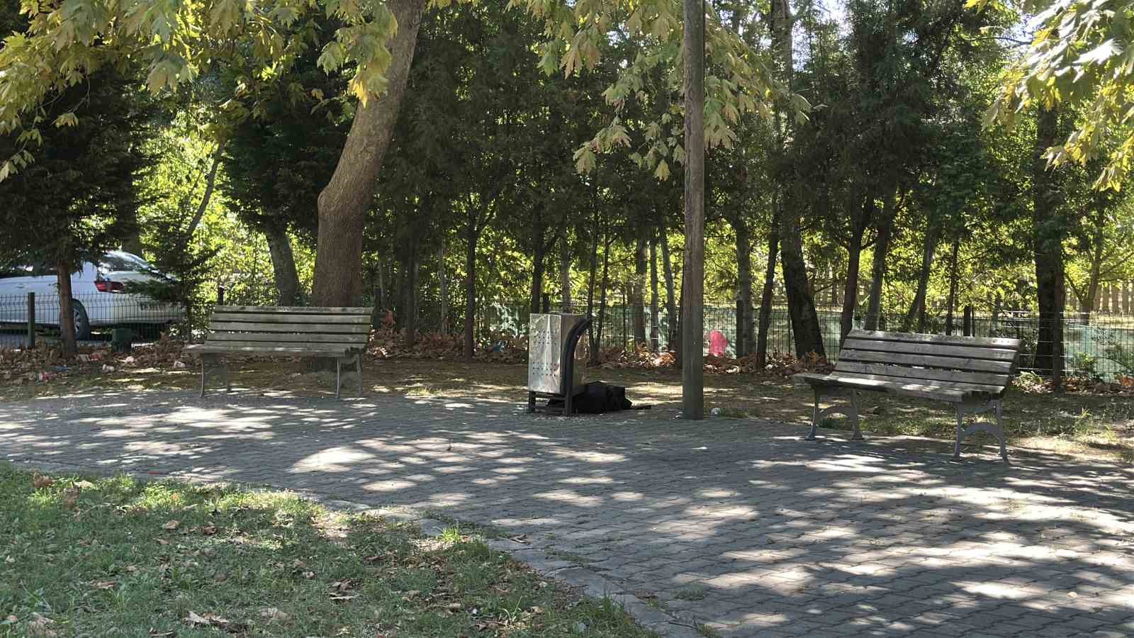 Cami parkındaki bankta şüpheli ölüm
