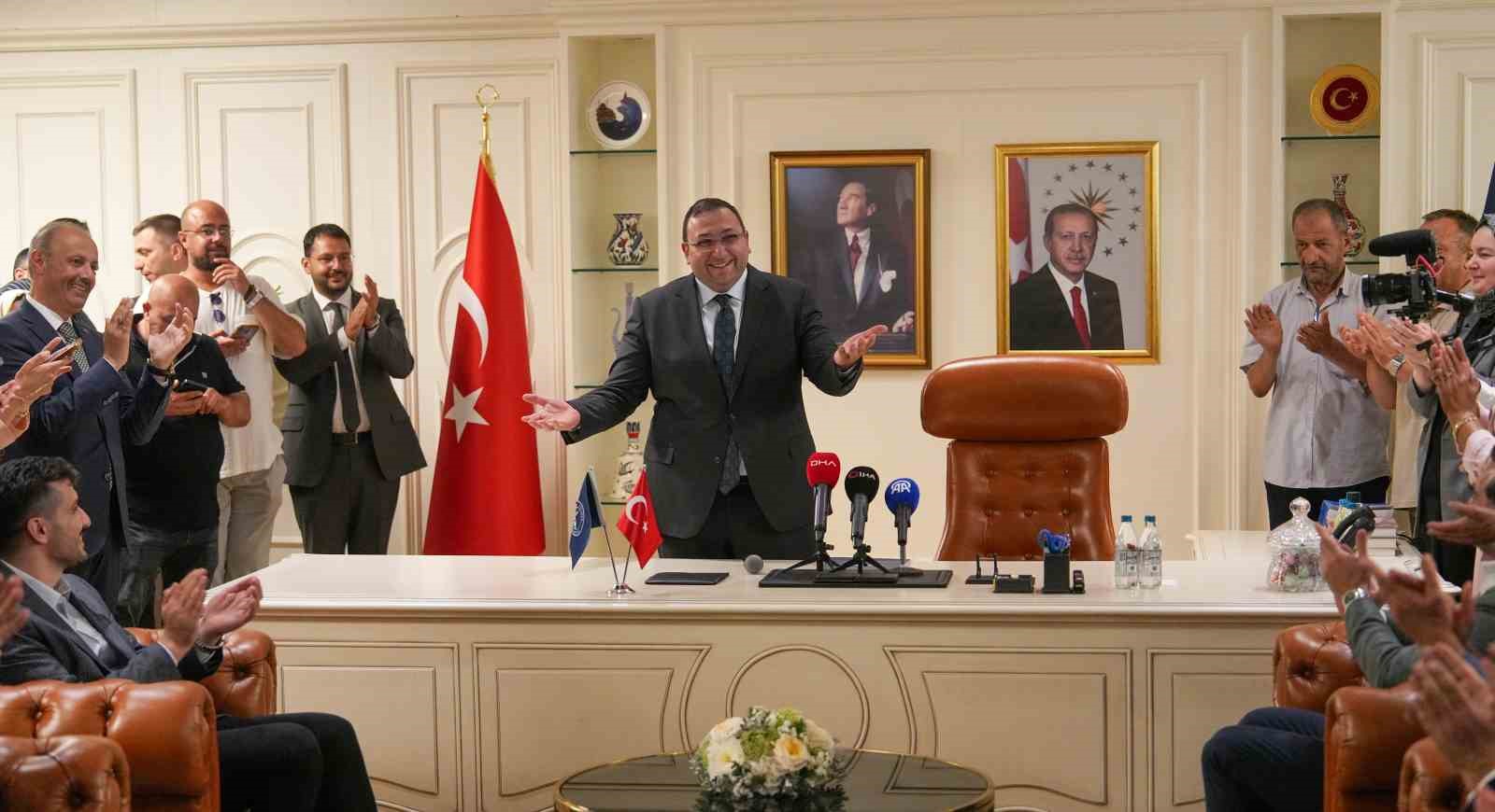Üsküdar Belediye Başkanvekili Dündar Ziya Gültekin görevine başladı