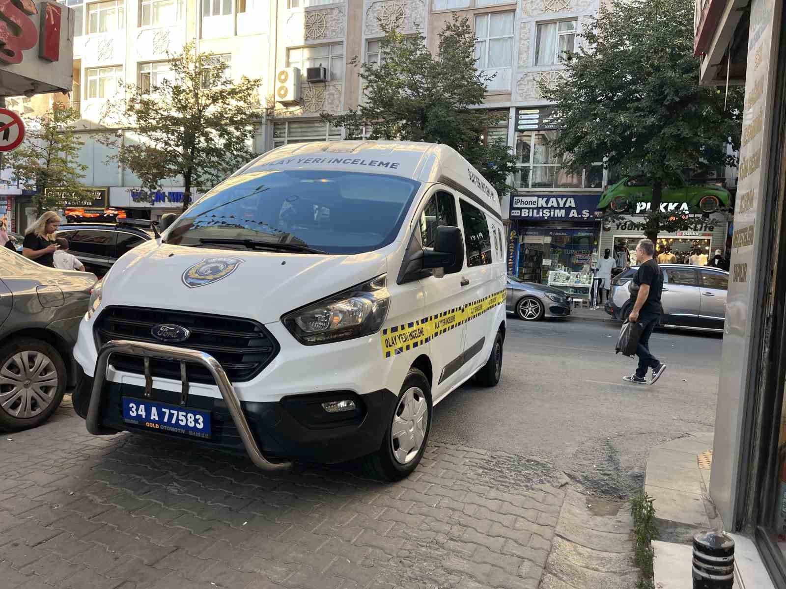 Küçükçekmece’de gümüş dükkanına silahlı saldırı: Şüpheli yakalandı
