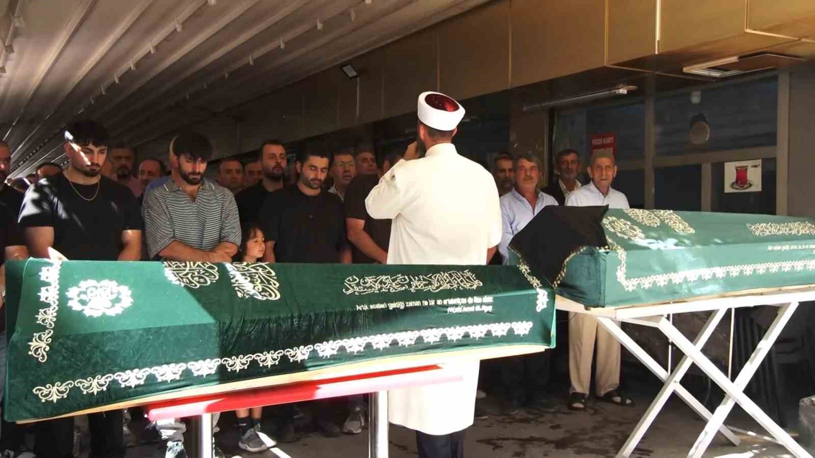 Maltepe’de kiracıları tarafından öldürülen ev sahibi çift son yolculuğuna uğurlandı
