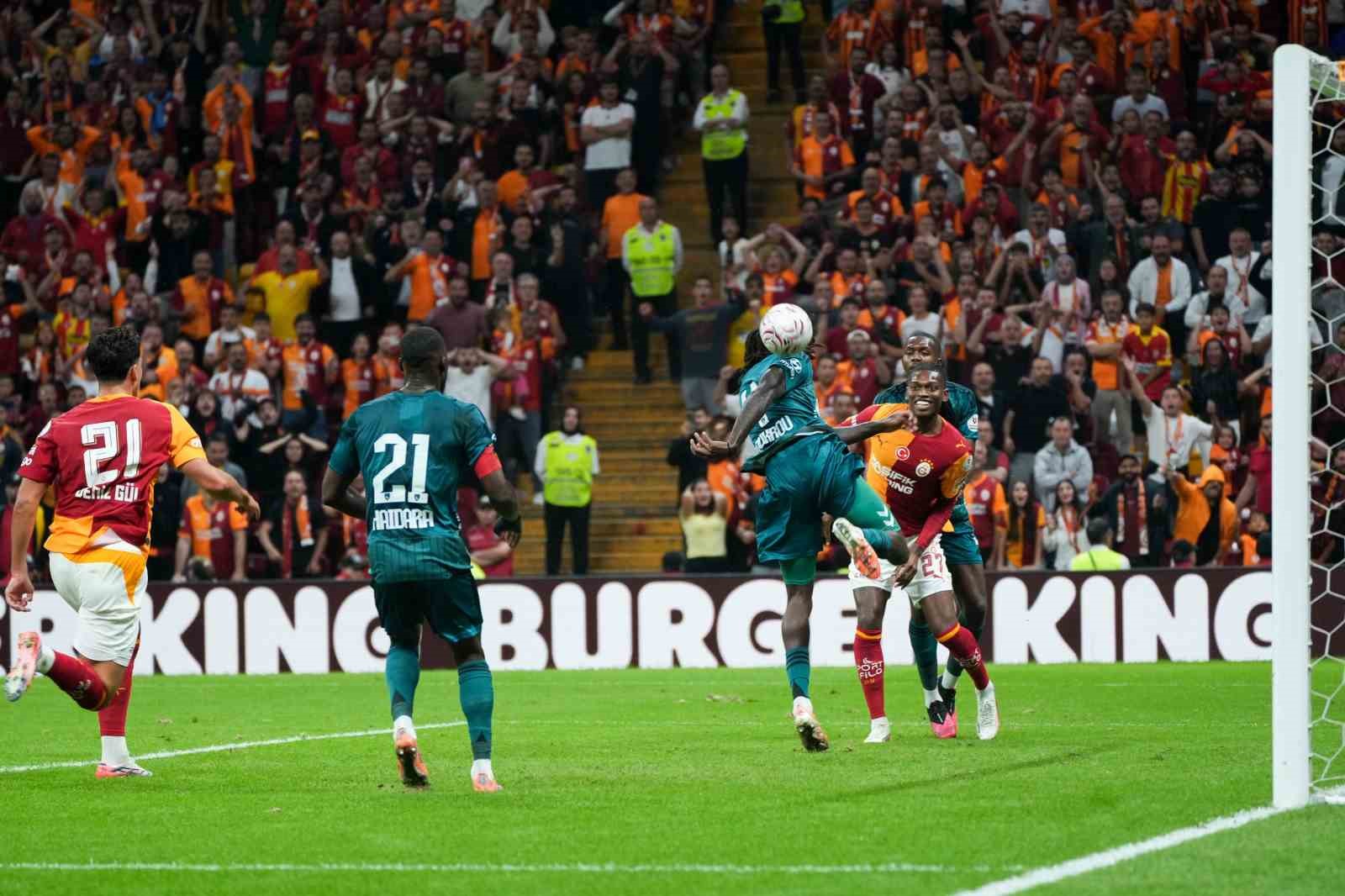 Trendyol Süper Lig: Galatasaray: 0 - Kocaelispor: 0 (Maç devam ediyor)
