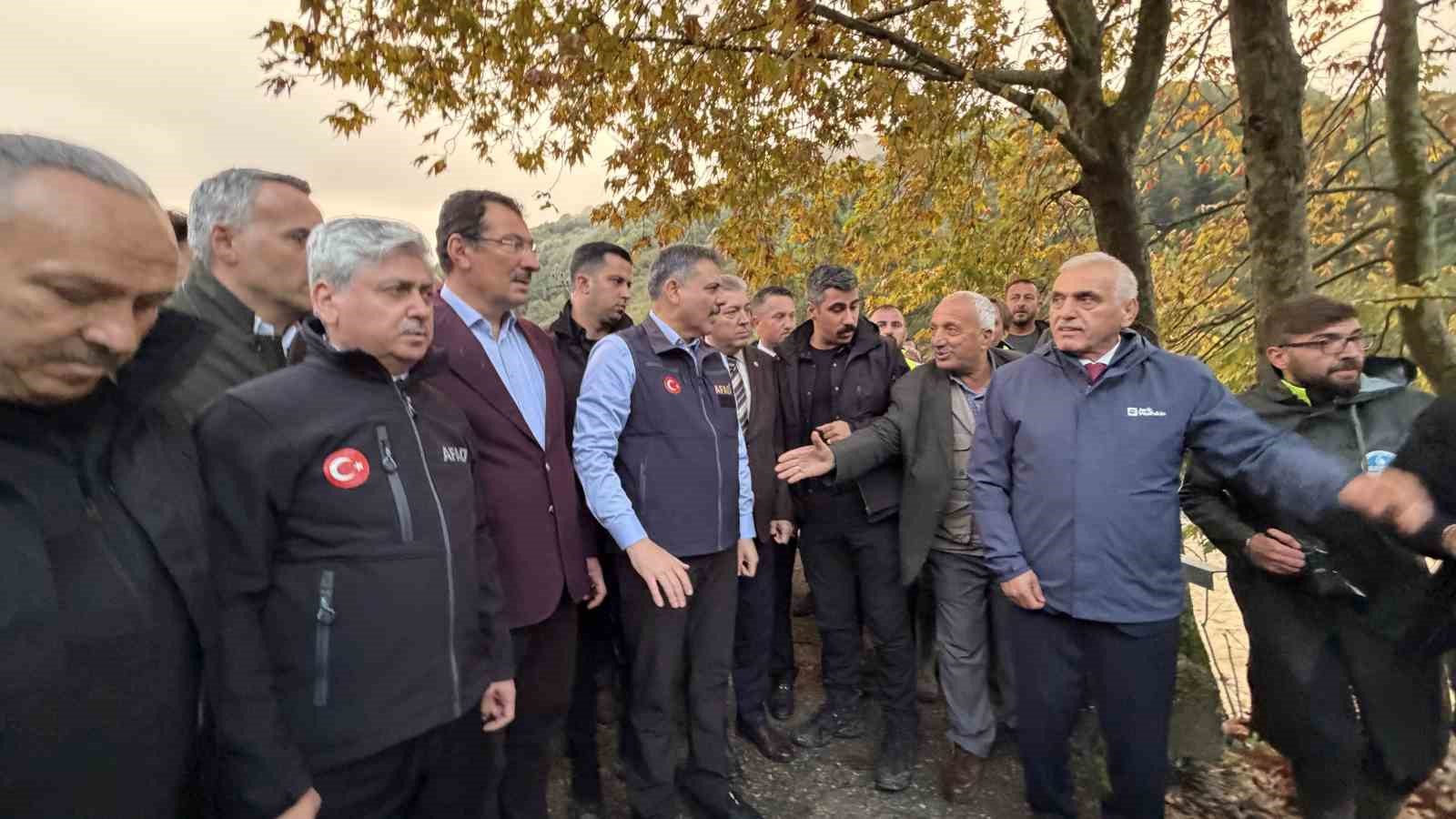 Bakan Çiftçi, yaraların sarılmaya çalışıldığı bölgeyi ziyaret etti
