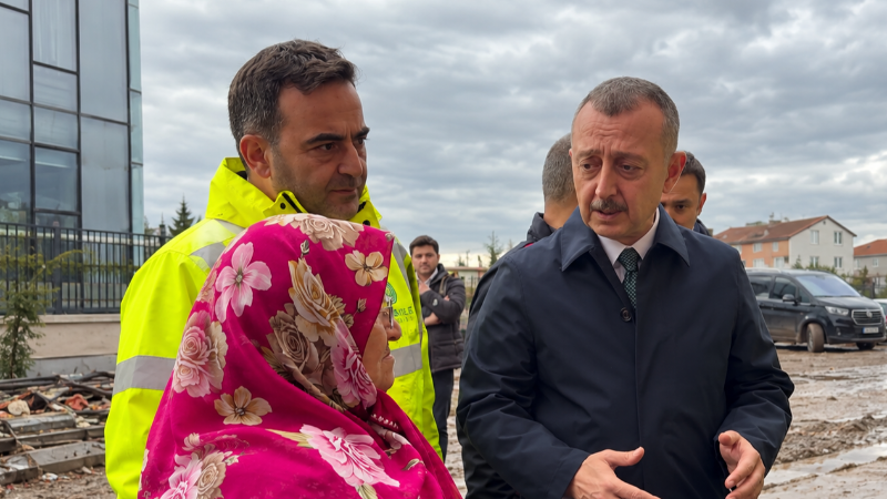 Büyükakın’dan sel mağduruna destek: “Sen merak etme, biz buradayız”