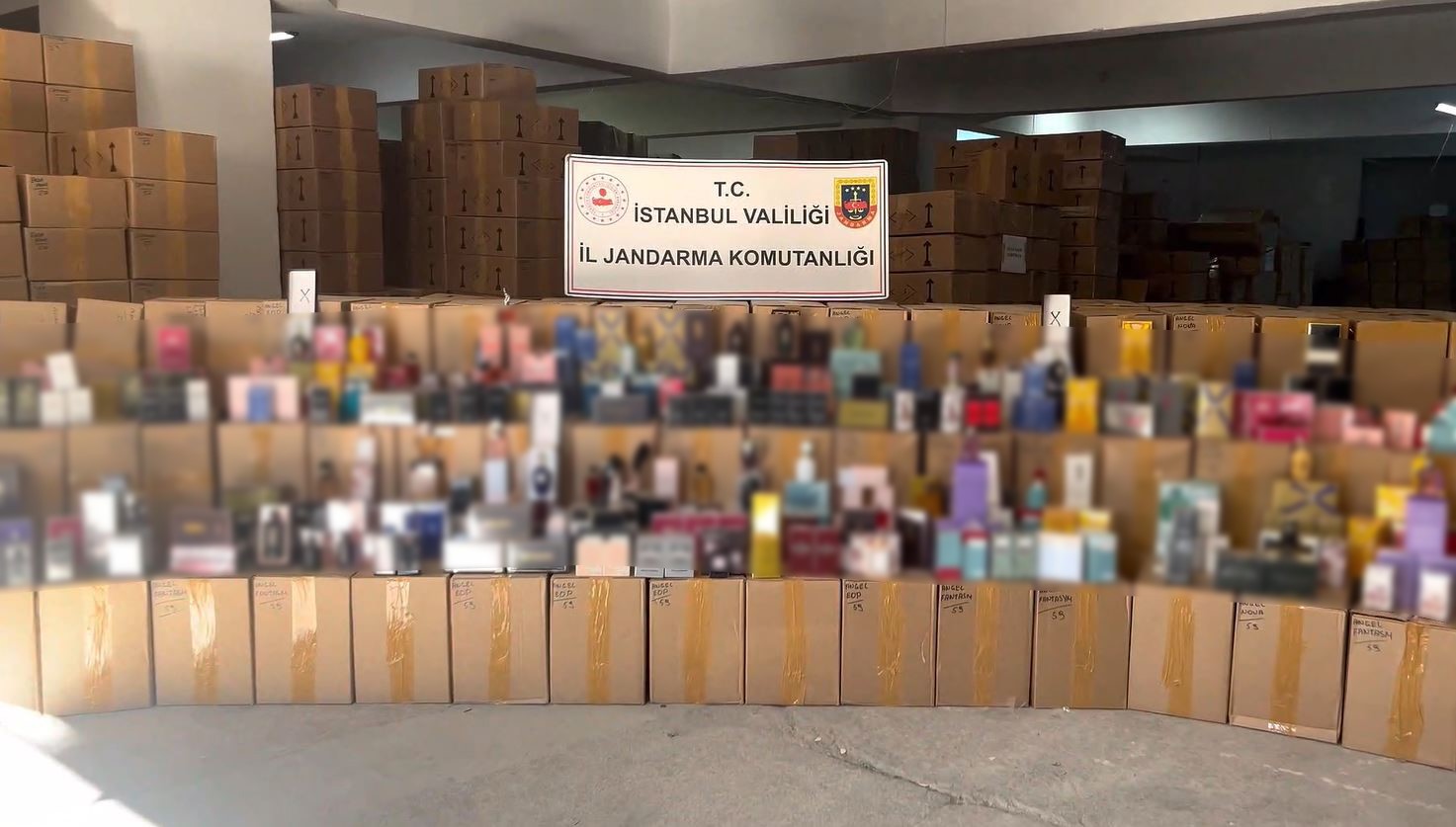 Bayrampaşa’da piyasa değeri 350 milyon TL olan dünyaca ünlü markalara ait sahte parfüm ele geçirdi
