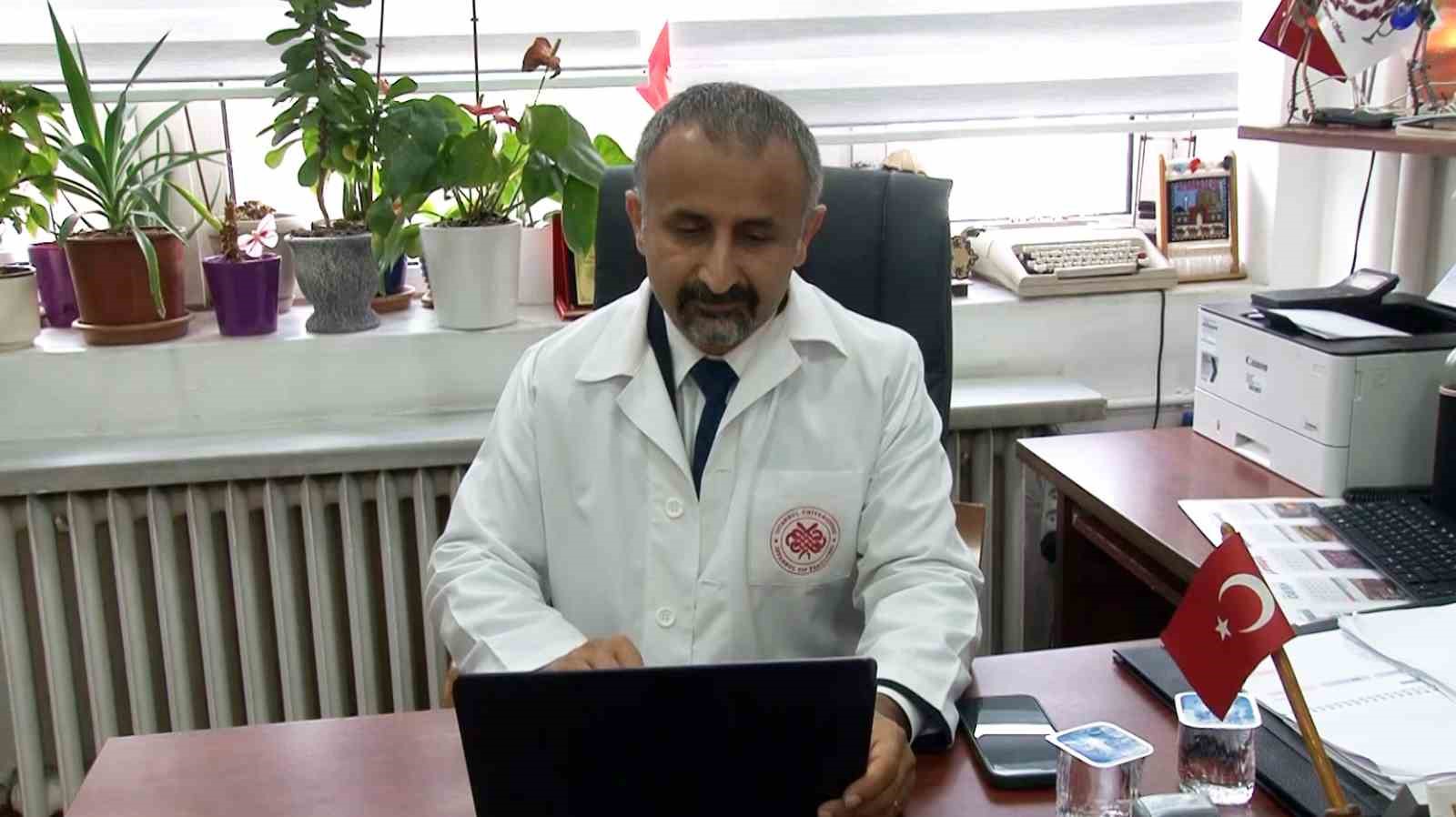 Ekran bağımlılığı kas ve iskelet sistemini vuruyor: "Ağrılar günlük hayatı da çok bozuyor, gelen hasta sayısı çok fazla"
