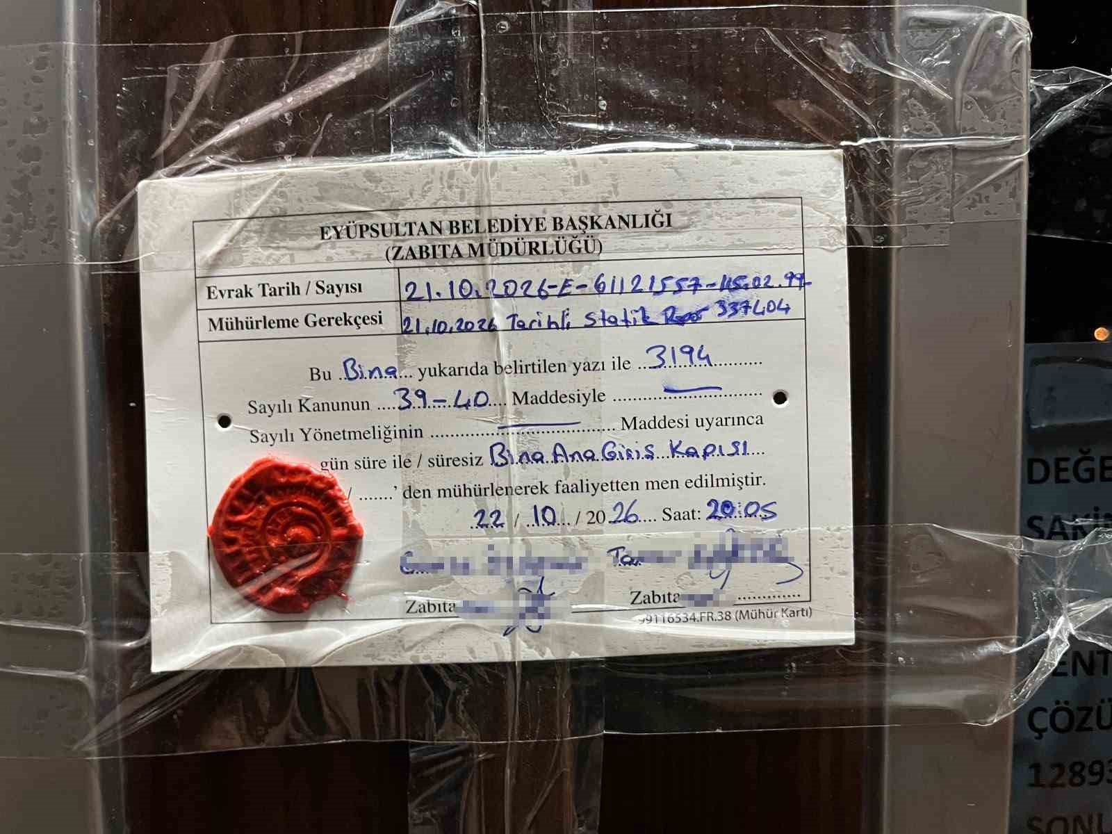 Eyüpsultan’da 5 katlı riskli bina tahliye edilerek mühürlendi
