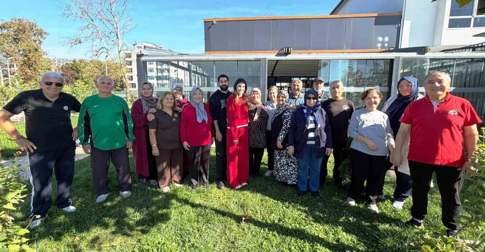 Körfez’de 60 yaş üstüne özel egzersiz programı ilgi görüyor

