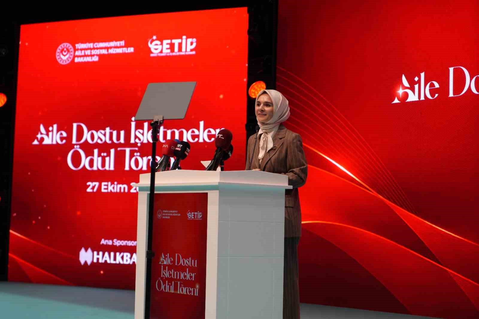 Bakan Göktaş: "Aileyi güçlendirmek için tüm alanlar aile dostu olmalı"