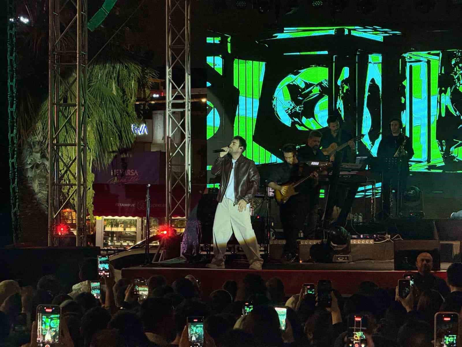 Pendik’te Cumhuriyet coşkusu Murat Dalkılıç konseriyle kutlandı